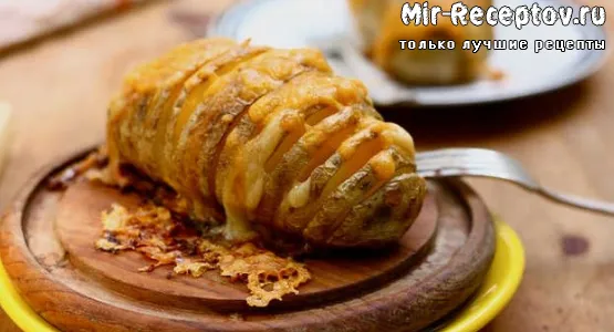 Картошка, запеченная в фольге с сыром и ветчиной