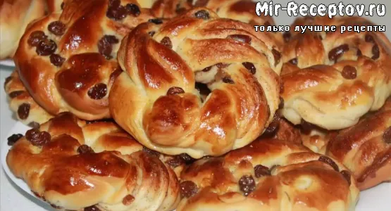 Булочки с изюмом