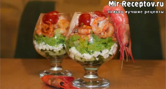 Салат коктейль из морепродуктов 
