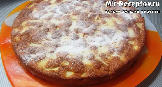 Шарлотка с яблоками в мультиварке