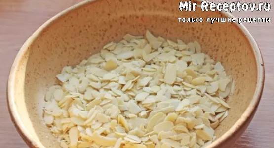 Миндальные лепестки