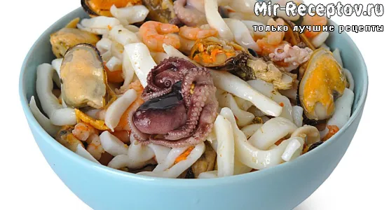 Коктейль из морепродуктов в масле