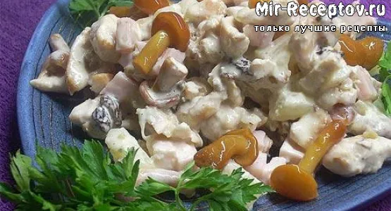 Салат грибной с ветчиной