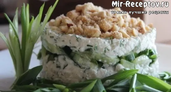 Салат из творога с орехами и чесноком
