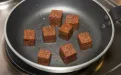 Обжариваем гренки