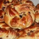 Булочки с изюмом