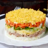 Слоеный салат с тунцом