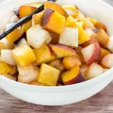 Салат из персиков и груш